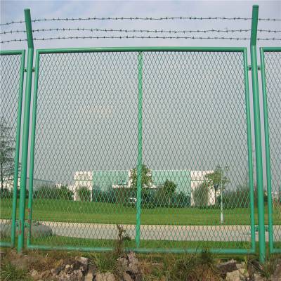 公路護欄網、公園隔離柵與圍墻鐵絲網 安全防護網的多樣應用